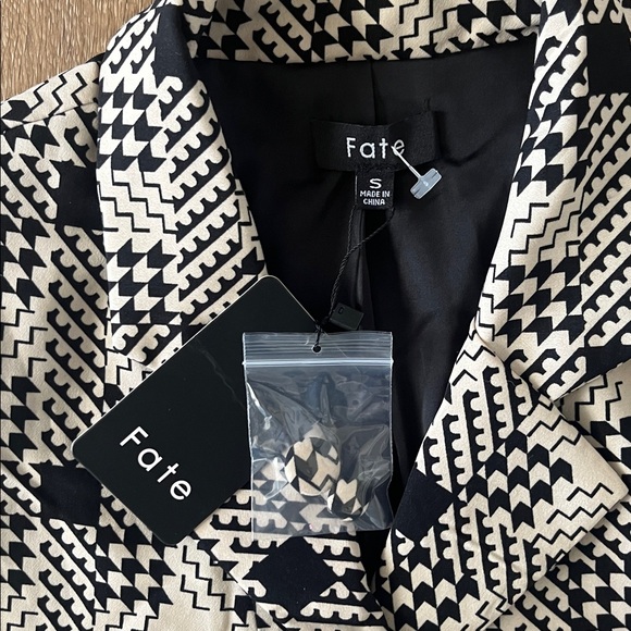 Fate Black and Cream Patterned Suit - Picture 2 of 6